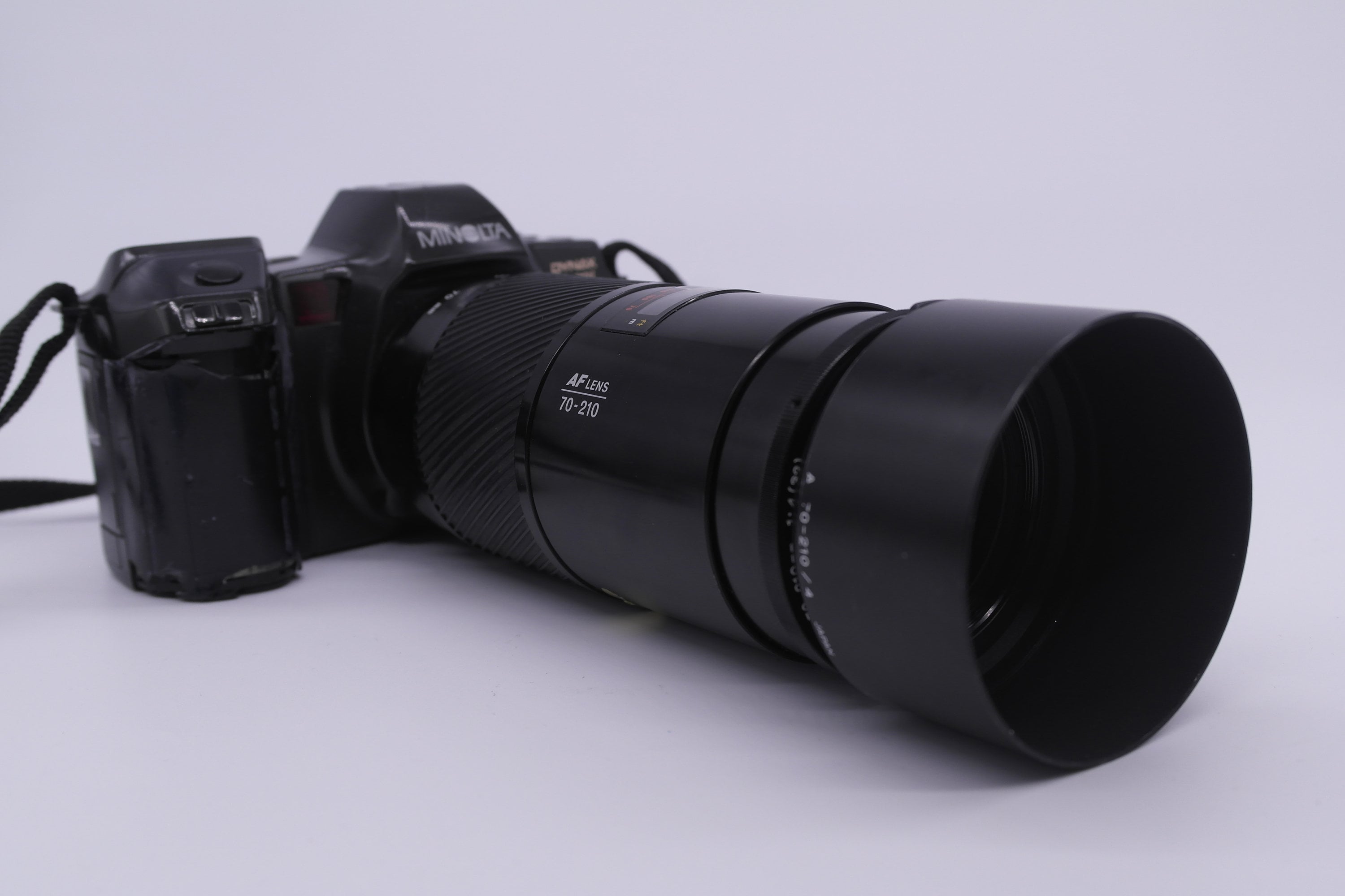 MINOLTA  一眼レフカメラ ミノルタ Dynax 8000i カメラ（AF ズーム 70-210 mm レンズ付き