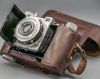 キセノンレンズとレザーケース付きヴィンテージKodak Retina IIcカメラ