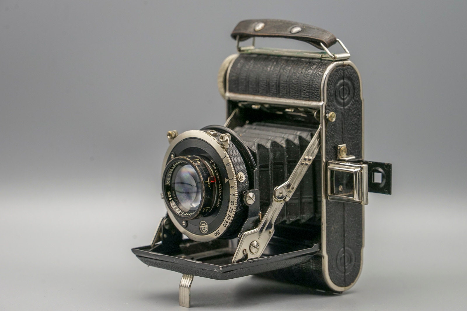 Voigtlander Bessamatic R Camera with Skopar 1:2. 8/50mm Lens