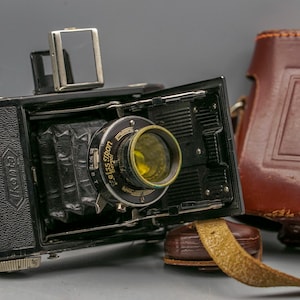 Zeiss Ikon Baby Ikonta 520 / 18 Novar Anastigmat 1:4,5 F=5cm , Yello Filter, Leather Case