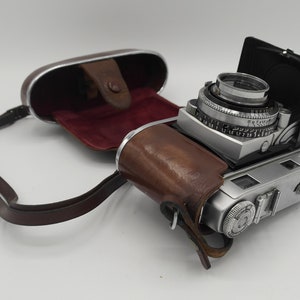 キセノンレンズとレザーケース付きヴィンテージKodak Retina IIcカメラ