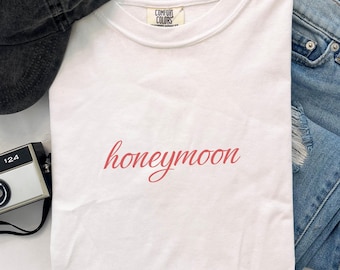 Camiseta gráfica de luna de miel, camiseta con texto minimalista