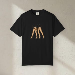 Camiseta Click Clack Symphony, ilustración de tacones altos con notas musicales imagen 14