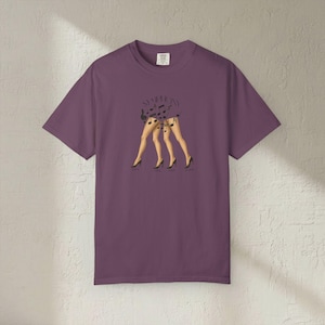 Camiseta Click Clack Symphony, ilustración de tacones altos con notas musicales imagen 18