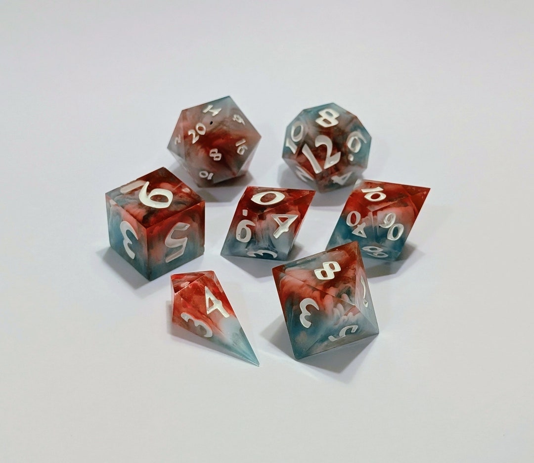 Mini-Würfel-Set – 7 Stück In Rot/Blau Mit Weißen Zahlen, Ideal Für Brettspiele & Sammler