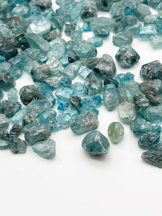 Natural blue gemstones discount