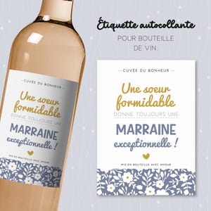 Bloemig wijnflesetiket: een geweldige zus geeft een uitzonderlijke peettante. Origineel cadeau voor toekomstige peettante