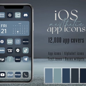 Könnte beinhalten: Ein Mockup eines iPhone-Bildschirms mit einem blauen und grauen Farbschema. Der Bildschirm zeigt einen Kalender mit dem Datum "FRI 21" und ein Raster von App-Symbolen, darunter Netflix, YouTube Studio, Instagram und mehr. Der Text "iOS aesthetic app icons" und "12,000 app covers" wird über dem Telefon angezeigt. Unter dem Telefon wird eine Farbpalette in Blau- und Grautönen angezeigt.
