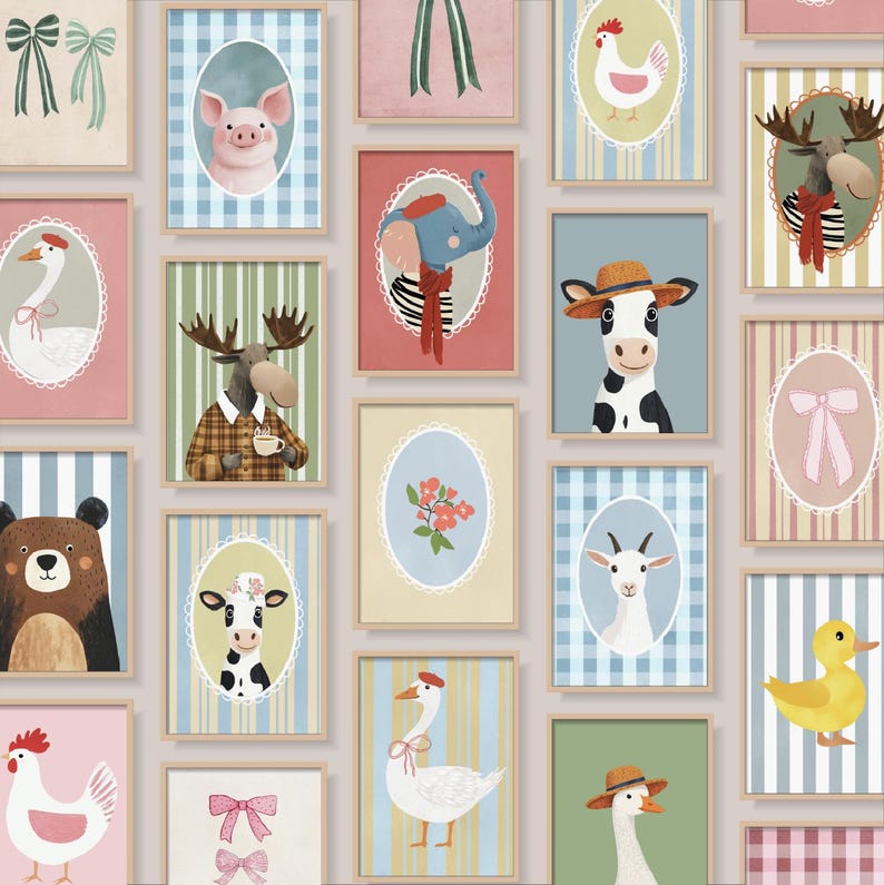 Puede incluir: Una colecci&oacute;n de retratos de animales enmarcados, que incluyen un cerdo, un alce, una vaca y un pato, cada uno con un estilo &uacute;nico. La obra de arte presenta colores pastel, cuadros de vichy y fondos a rayas, con cada animal en un marco ovalado.