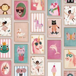 Mur de cadres illustrés animaux fantaisie décoration enfant douce.