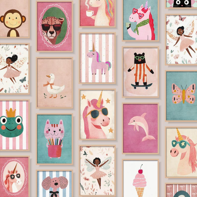 Mur de cadres illustrés animaux fantaisie décoration enfant douce.