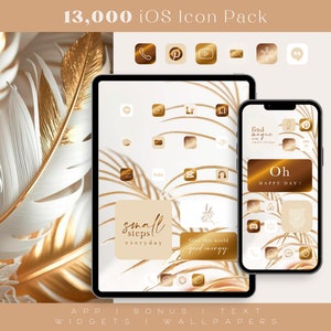 Könnte beinhalten: Ein Mockup eines iPhone- und iPad-Bildschirms mit einem goldenen und weißen Thema. Die Bildschirme sind mit Icons und Widgets gefüllt, darunter ein "small steps everyday"-Widget, ein "find magic in small things"-Widget und ein "give this world good energy"-Widget. Der Hintergrund ist ein verschwommenes Bild von goldenen Federn.
