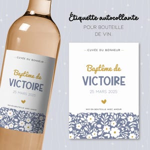 Etichetta floreale personalizzata per bottiglia di vino per il battesimo. Regalo ricordo originale