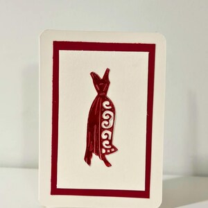 Petite carte de voeux élégante faite main avec une robe en papier piquant, art 3D unique en papier quilling pour anniversaires, mariage, anniversaire de mariage, amour de la mode