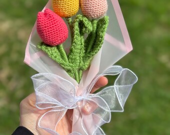 Crochet Tulip Bouquet – Realistic Everlasting Flowers, Spring Home Decor (Made in Canada)