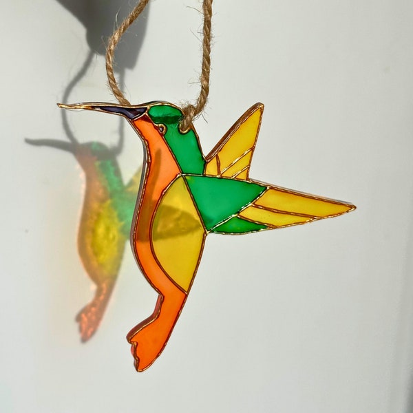 Handcrafted Hummingbird Glass Suncatcher - Colorful Bird Window Ornament for Home and Garden - Unique Nature-inspired Decor, Bird Lover Art