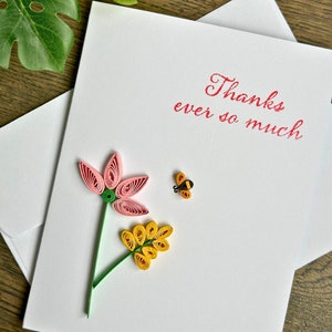 Carte 3D faite main, voeux de remerciement, carte quilling, fleurs avec bourdon