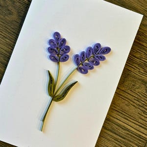 Carte de voeux piquante lavande faite main - Art de quilling en papier unique - Carte florale pour toutes les occasions - Vierge à l'intérieur - Cadeau attentionné
