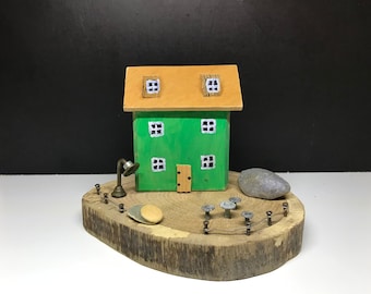 Wooden house on a tree disc, small wooden house, house, wooden house, wooden decoration, rustic home decor, decoration, handmade, unique, gift