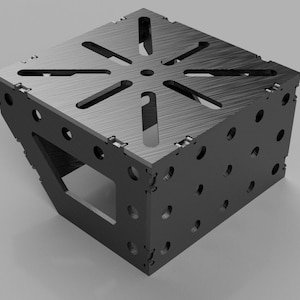 Peut inclure: Un kit de construction en métal noir avec une base carrée et une découpe en forme d'étoile sur le dessus. Le kit comporte plusieurs trous pour connecter d'autres pièces.