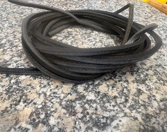 Cordones de cuero negro