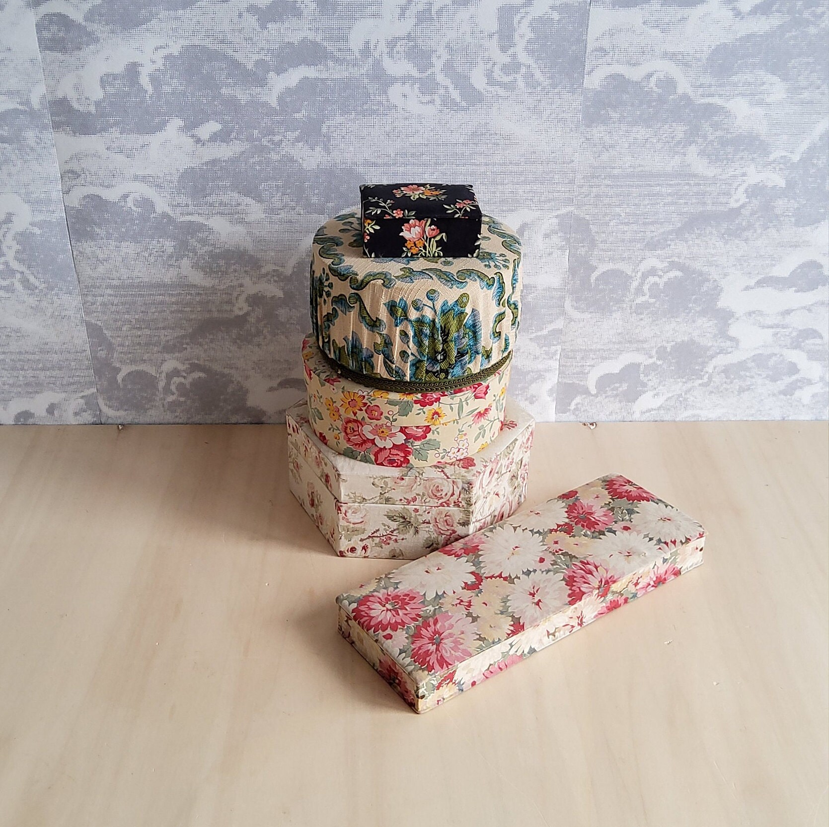 Antique Boîtes En Tissu
