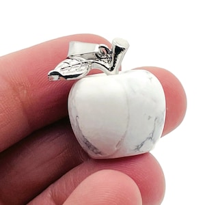 Howlite Crystal Apple Pendant - Crystals Pendant Healing - Mini Crystal Pendant - Gifts - NC1249