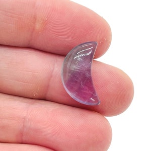 Fluorite Gemstone Moon - Crystal Moon - Carved Moon - Healing Crystal - Mini Moon Crystal – 2cm – MO1006