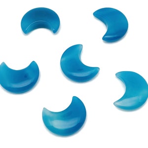 Blue Agate Gemstone Moon - Crystal Moon - Carved Moon - Healing Crystal - Gemstone Crescent – 3×1.6cm – MO1068