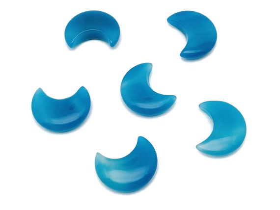 Blue Agate Gemstone Moon - Crystal Moon - Carved Moon - Healing Crystal - Gemstone Crescent – 3×1.6cm – MO1068