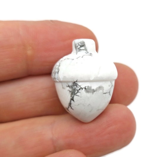 Howlite Crystal Acorn Carved - Reiki Healing - Home Crystal Decoration - Crystal Ornament - Crystal healing - 26mm - AC1017