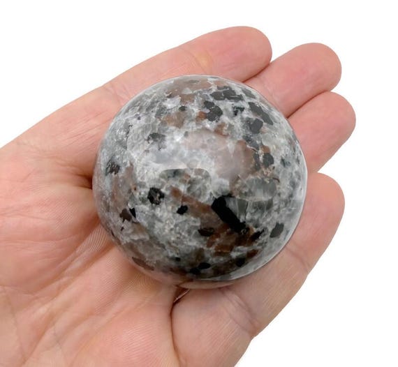 Yooperlite  Sphere Stone A++ – Fluorescent Sodalite Crystal Ball - Healing Crystal Stones – Crystal Décor – 40-50mm - BA1040
