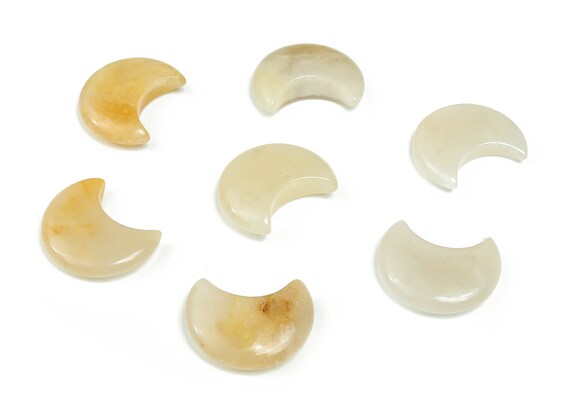 Yellow Jade Gemstone Moon - Crystal Moon - Carved Moon - Healing Crystal - Gemstone Crescent – 3×1.6cm – MO1042