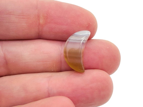 Gray Agate Gemstone Moon - Crystal Moon - Carved Moon - Healing Crystal - Mini Moon Crystal – 2cm – MO1017