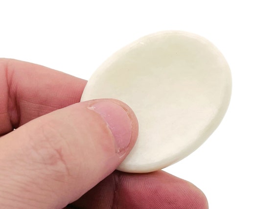 White Jade Worry Stone – Crystal Worry Stone – Pocket Stone – Healing Crystal - 4.5x3.5cm - WO1064