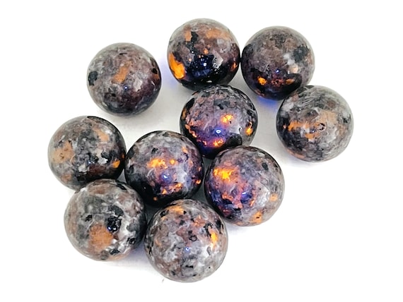 Yooperlite Sphere Stone – Fluorescent Sodalite Crystal Ball - Healing Crystal Stones – Crystal Décor – 2cm - SP1080