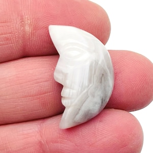 White Agate Crystal Moon Face - Crystal Smile Moon - Gemstone Carved Moon - Healing Crystal - Gemstone Crescent – 25mm – MS1013