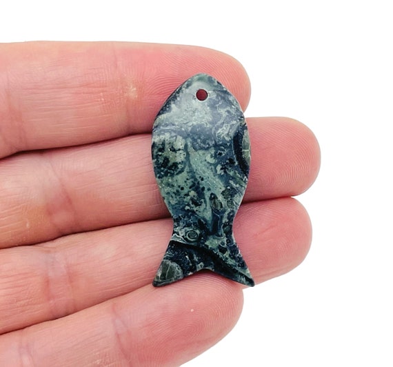 Kambaba Jasper Fish Carving Gemstone Pendants - Pisces Zodiac Hole Crystal Fish - Reiki Healing Bulk Polished - Gift for Swimmer - NC1479