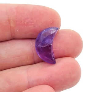 Amethyst Gemstone Moon - Crystal Moon - Carved Moon - Healing Crystal - Mini Moon Crystal – 2cm – MO1001