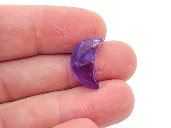 Amethyst Gemstone Moon - Crystal Moon - Carved Moon - Healing Crystal - Mini Moon Crystal – 2cm – MO1001