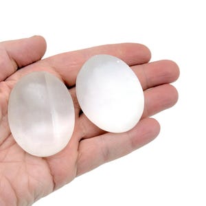 Selenite Palm Stone  - Selenite Worry Stone - Meditation Worry Stone - Crystal Healing - 5cm - PA1052