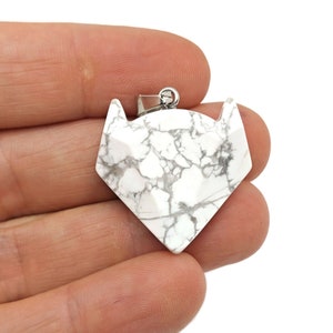 Howlite Wolf Head Gemstone Pendant - Natural Stone Wolf Carving Crystal - Crystal Wolf head - Wolf Head Crystal Jewelry - NC1603