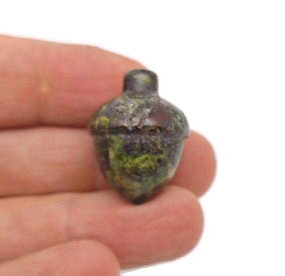 Dragon Blood Jasper Crystal Acorn Carved - Reiki Healing - Home Crystal Decoration - Crystal Ornament - Crystal healing - 26mm - AC1012