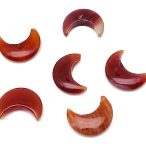 Carnelian Gemstone Moon - Crystal Moon - Carved Moon - Healing Crystal - Gemstone Crescent – 3×1.6cm – MO1065