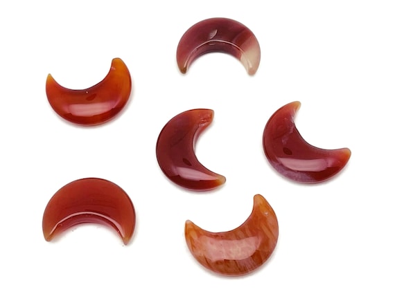 Carnelian Gemstone Moon - Crystal Moon - Carved Moon - Healing Crystal - Gemstone Crescent – 3×1.6cm – MO1065