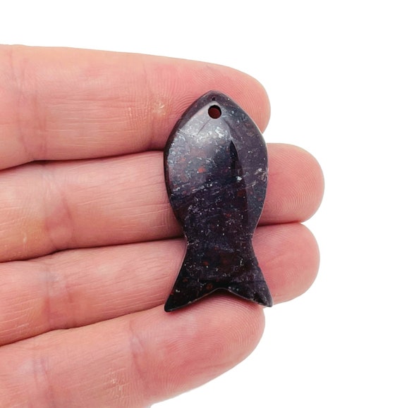 Chicken Blood Fish Carving Gemstone Pendants - Pisces Zodiac Hole Crystal Fish - Reiki Healing Bulk Polished - Gift for Swimmer - NC1477