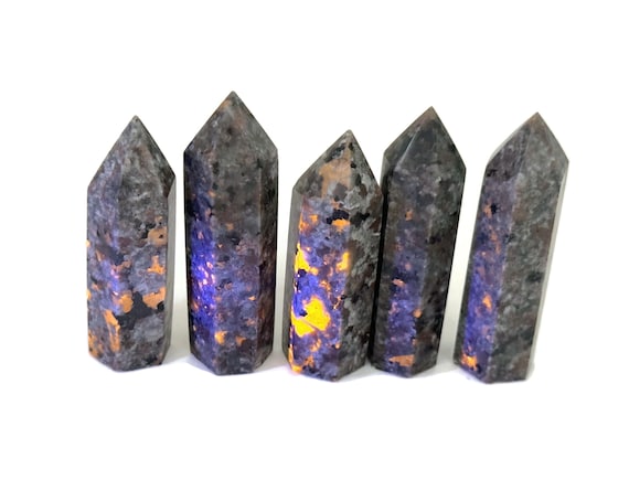 Yooperlite Obelisk Tower Stone - Fluorescent Sodalite Gemstone Tower - Meditation Gemstone - Crystal Gifts - Home Crystal Decor - TW1118