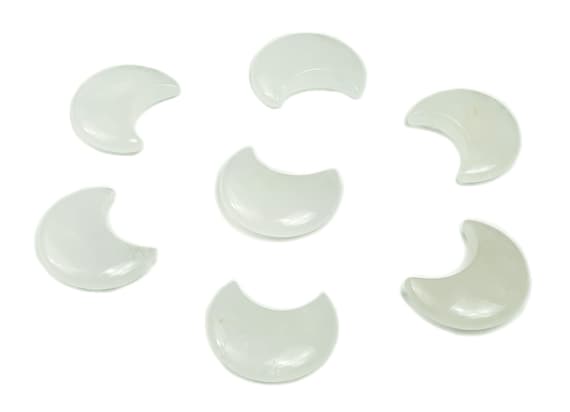 Clear Quartz Gemstone Moon - Crystal Moon - Carved Moon - Healing Crystal - Gemstone Crescent – 3×1.6cm – MO1044