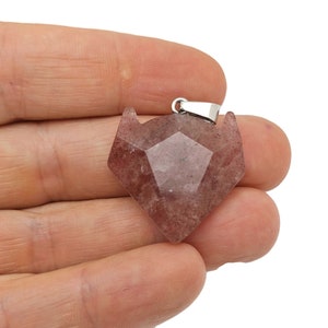 Strawberry Quartz Wolf Head Gemstone Pendant - Natural Stone Wolf Carving Crystal - Crystal Wolf head - Wolf Head Crystal Jewelry - NC1599