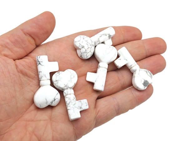 Howlite Gemstone Key Carving - Pocket Crystal Keys - Crystals Chakra - Meditation Crystal - Energy Gift for her - KY1011